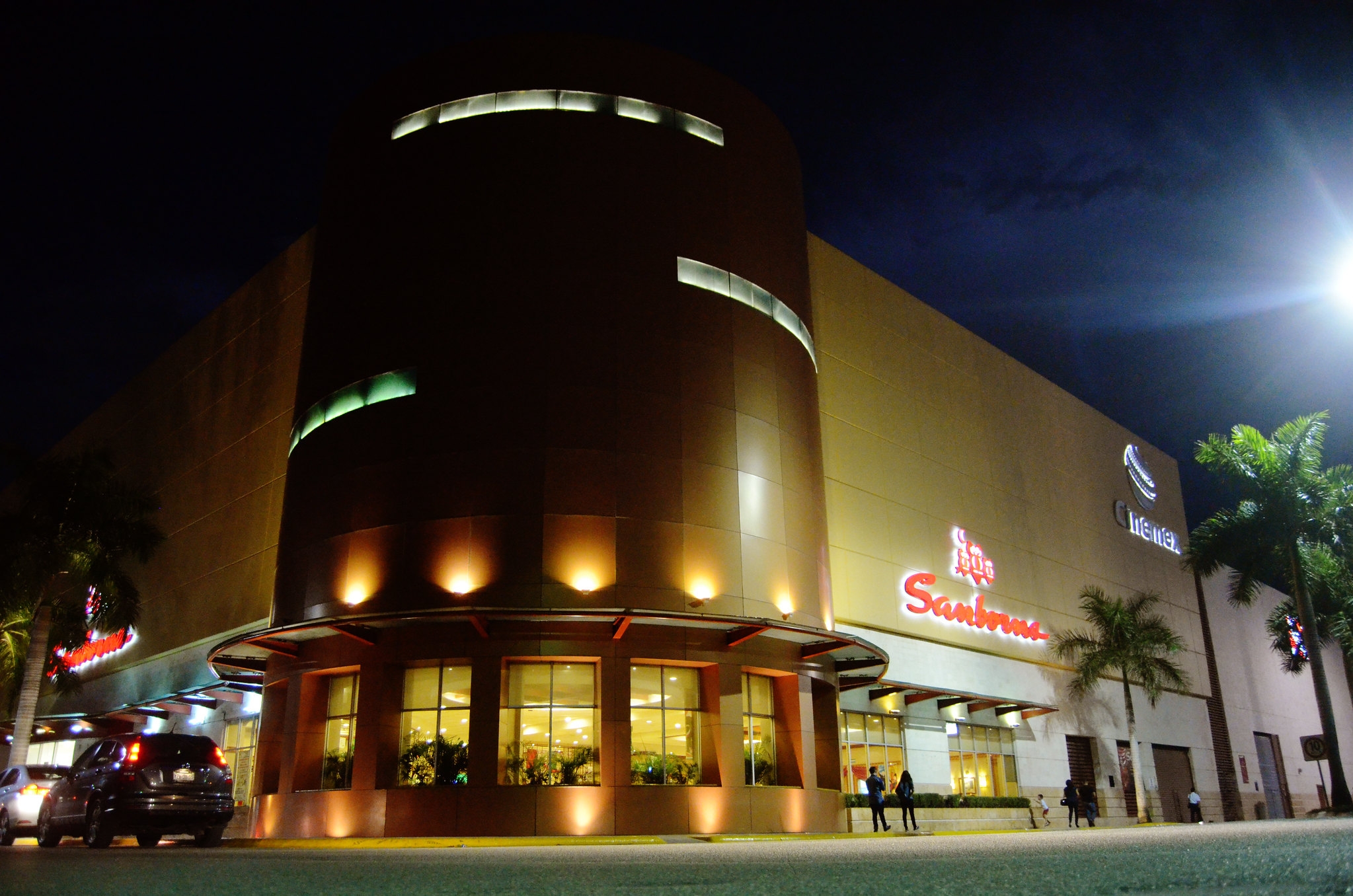 Por contingencia, cerrarán plazas comerciales a partir del miércoles